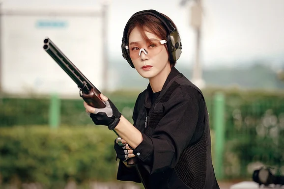 웨이브 드라마 <이렇게 된 이상 청와대로 간다>