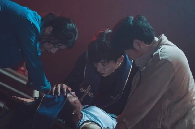 드라마 <손 the guest>