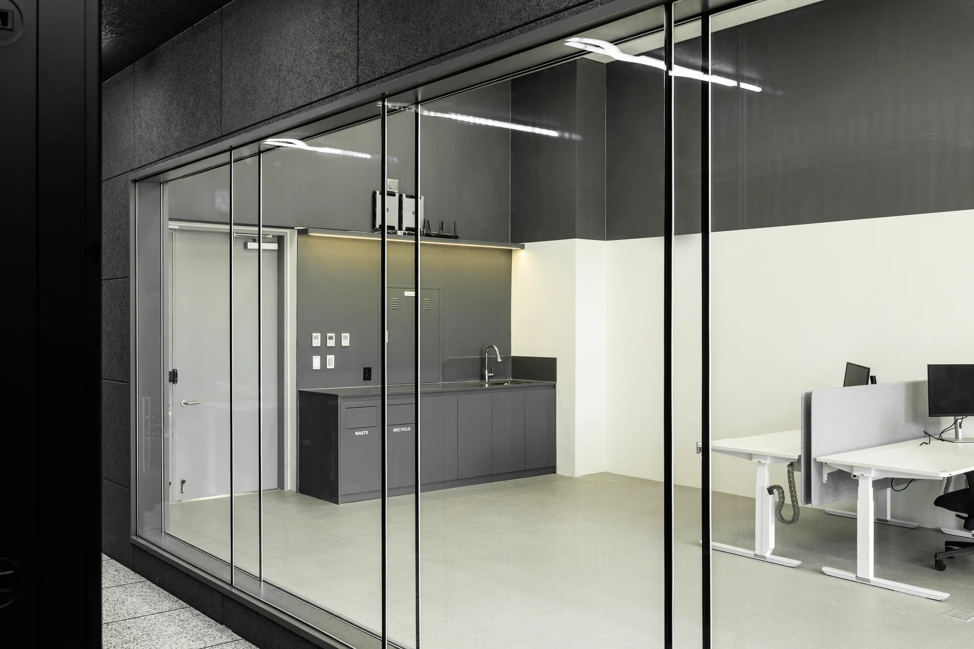 퓨리오사AI 사무실 싱크대 측면