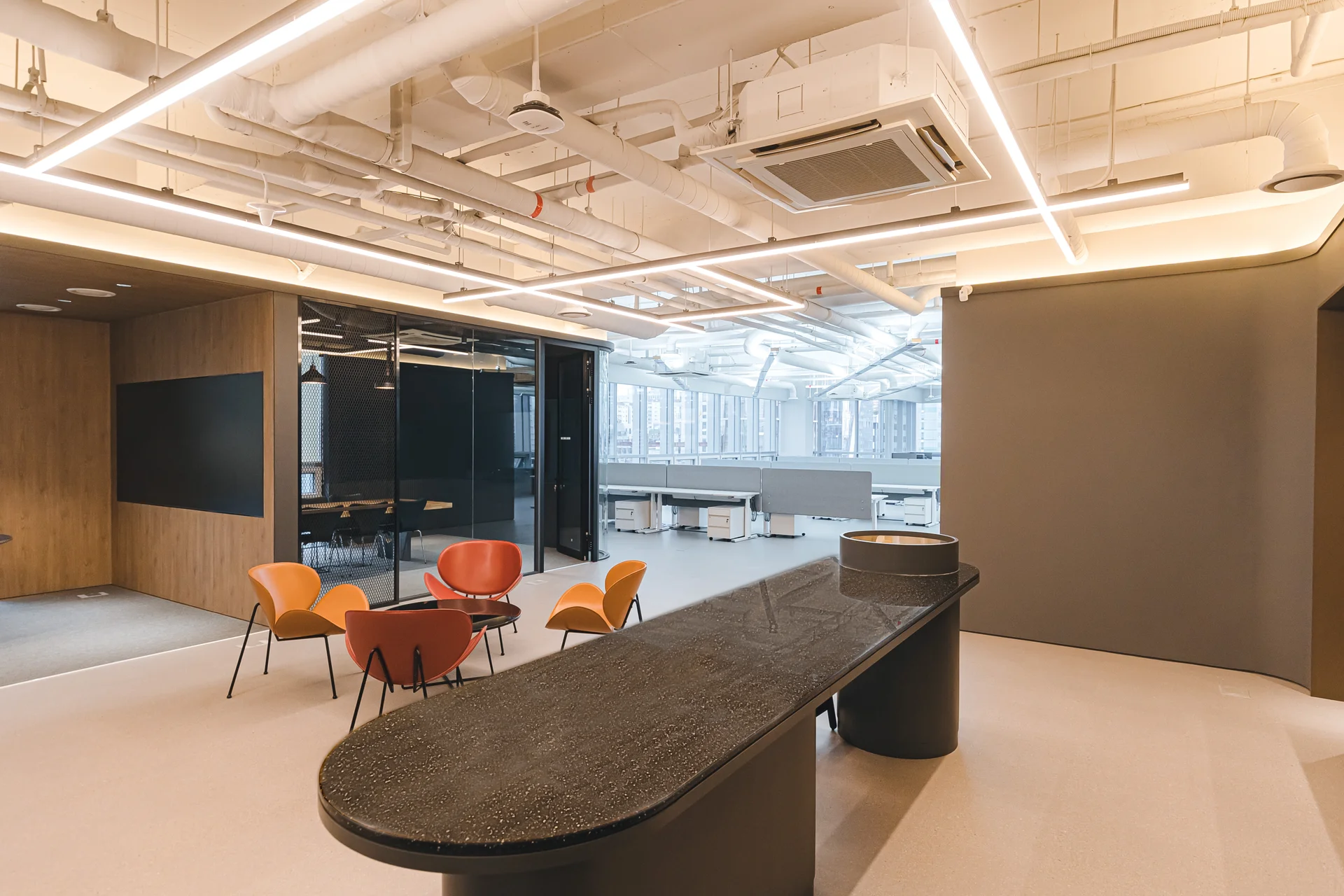 퓨리오사AI 라운지 타원형 테이블