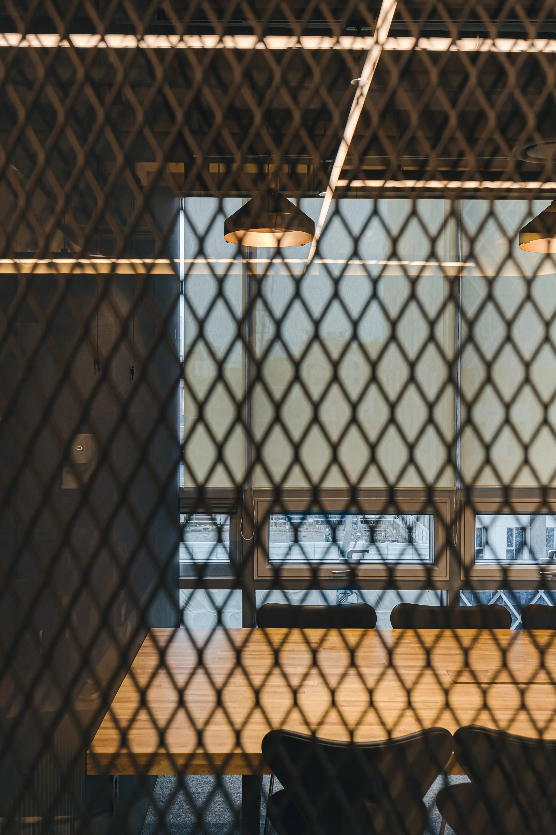 퓨리오사AI 사무실 철조망이 영화 매드 맥스를 떠올리게 한다