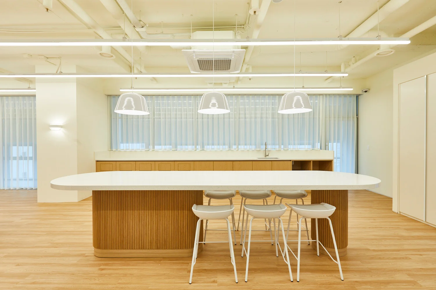 마르헨제이 본사 캔틴, 탕비실 테이블