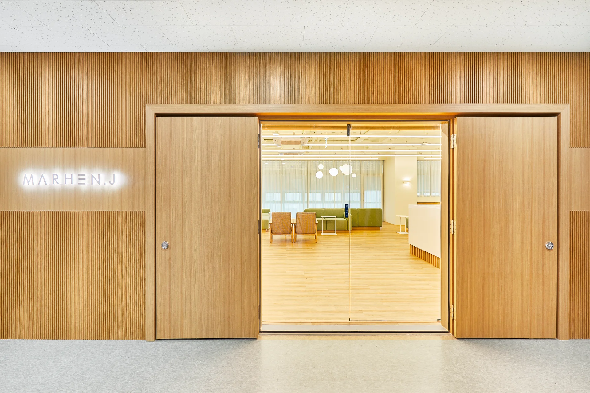 마르헨제이 본사 입구 사이니즈