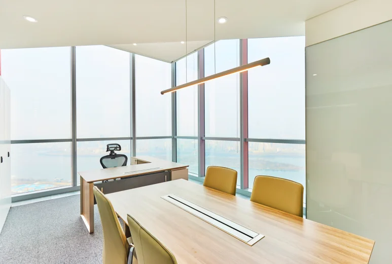 코인원 사옥 임원실 및 4인 미팅 테이블