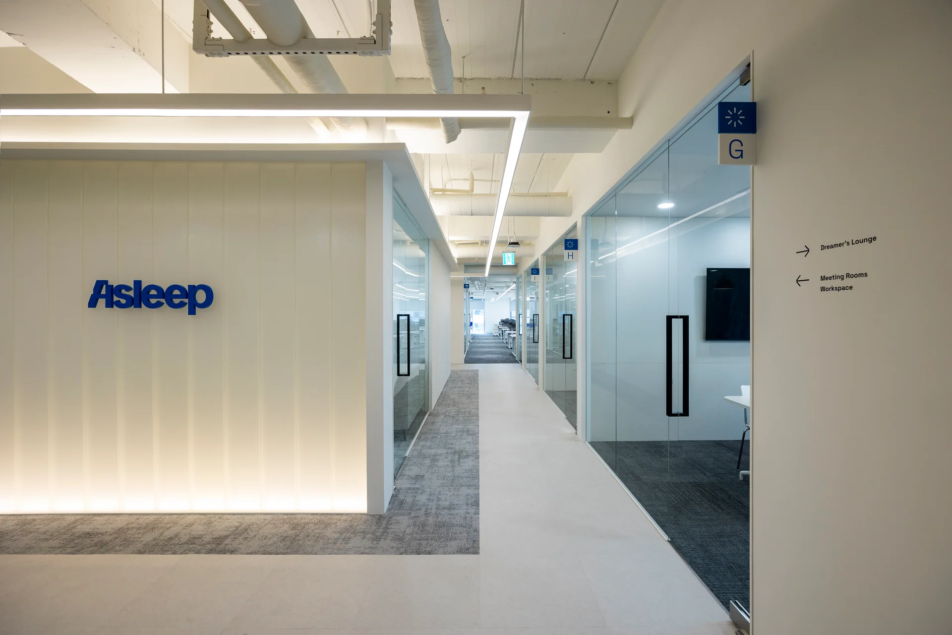 에이슬립 입구 복도