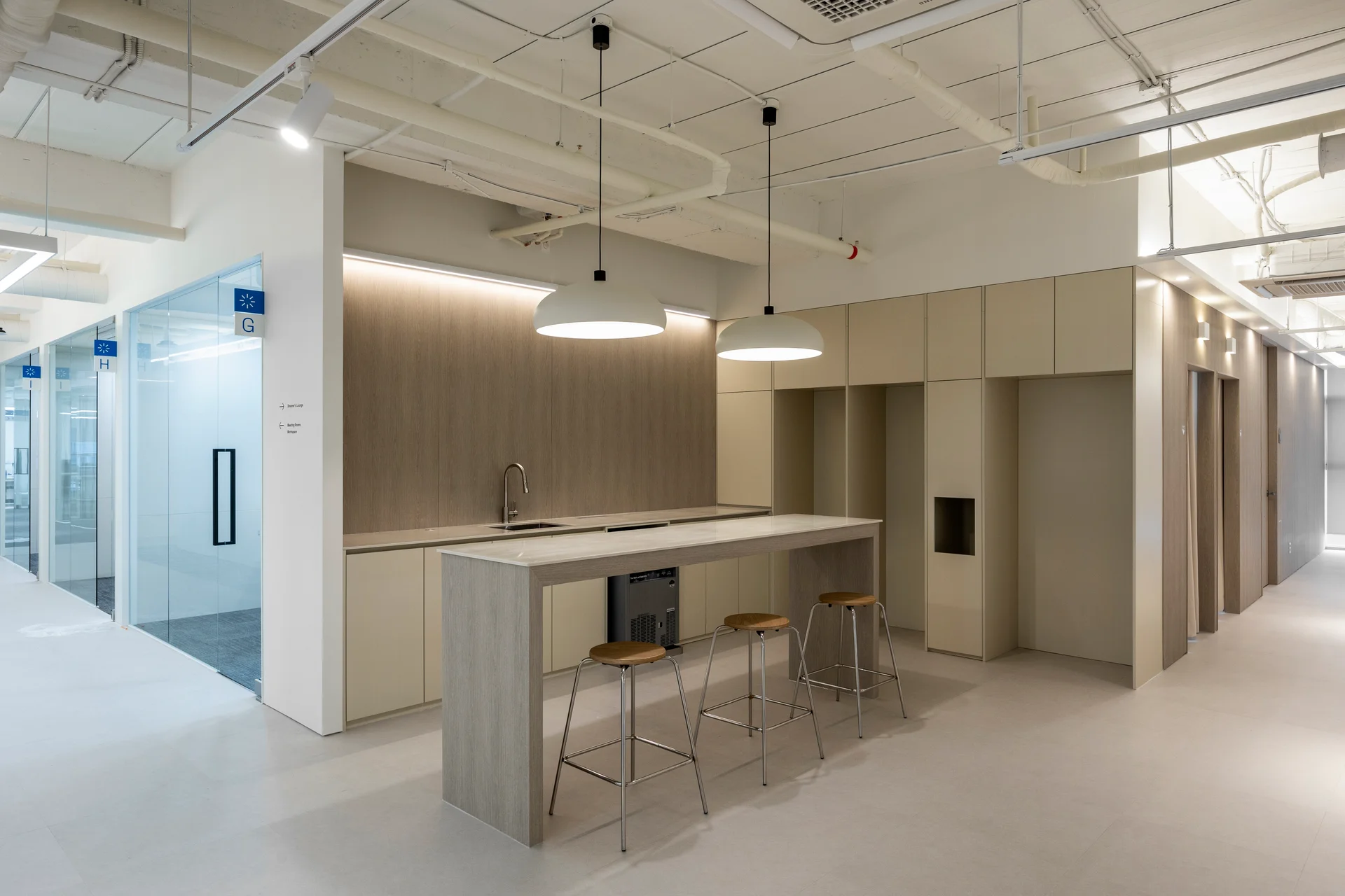 에이슬립 캔틴, 탕비실