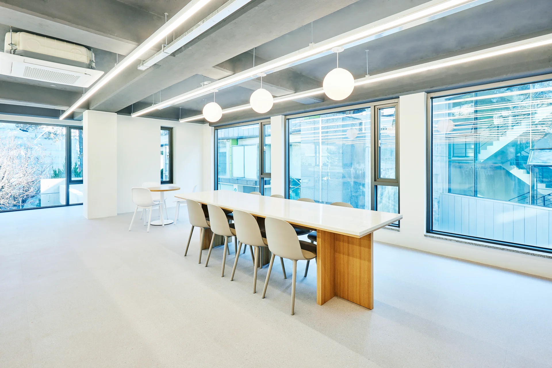 메이사 3층 휴게 공간 테이블