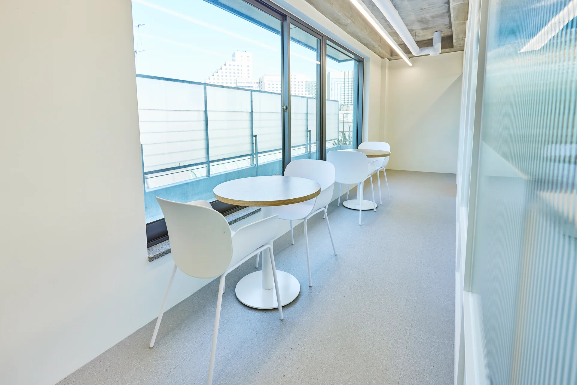 메이사 사무실 휴게 공간 원형 테이블