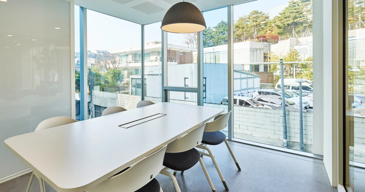 BTS 서울 사무실 미팅룸