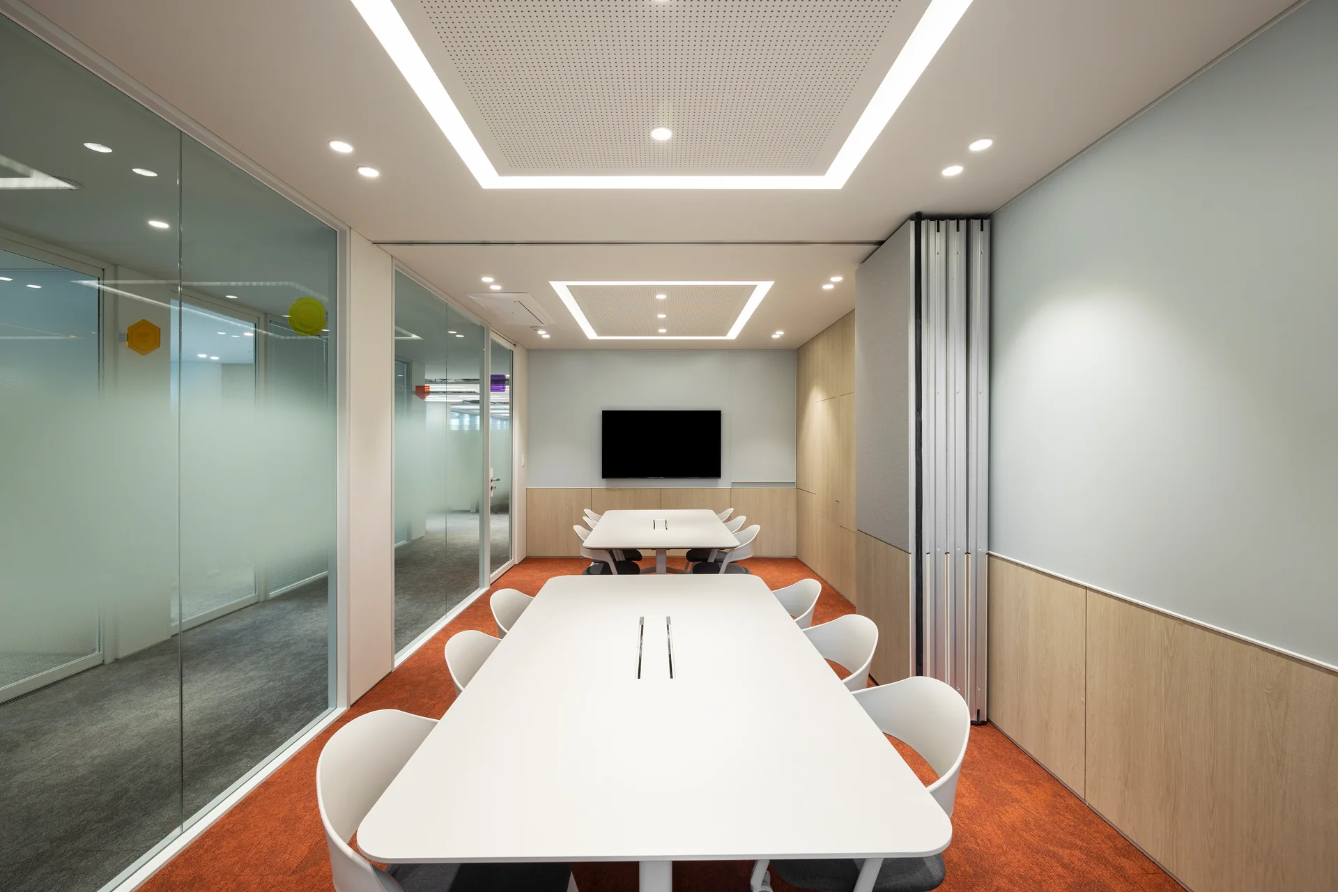 SK에너지 머핀 사무실 회의실 폴딩 도어가 열렸을 때