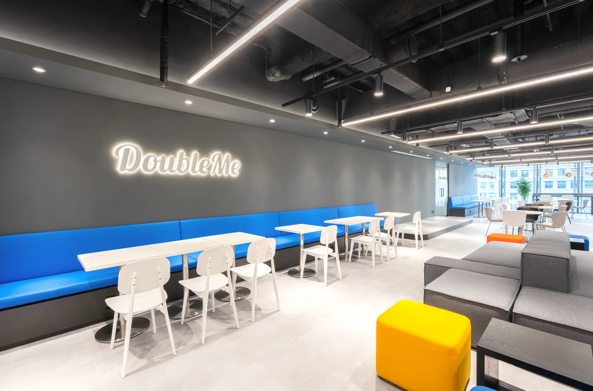 더블미 사무실 라운지 전경