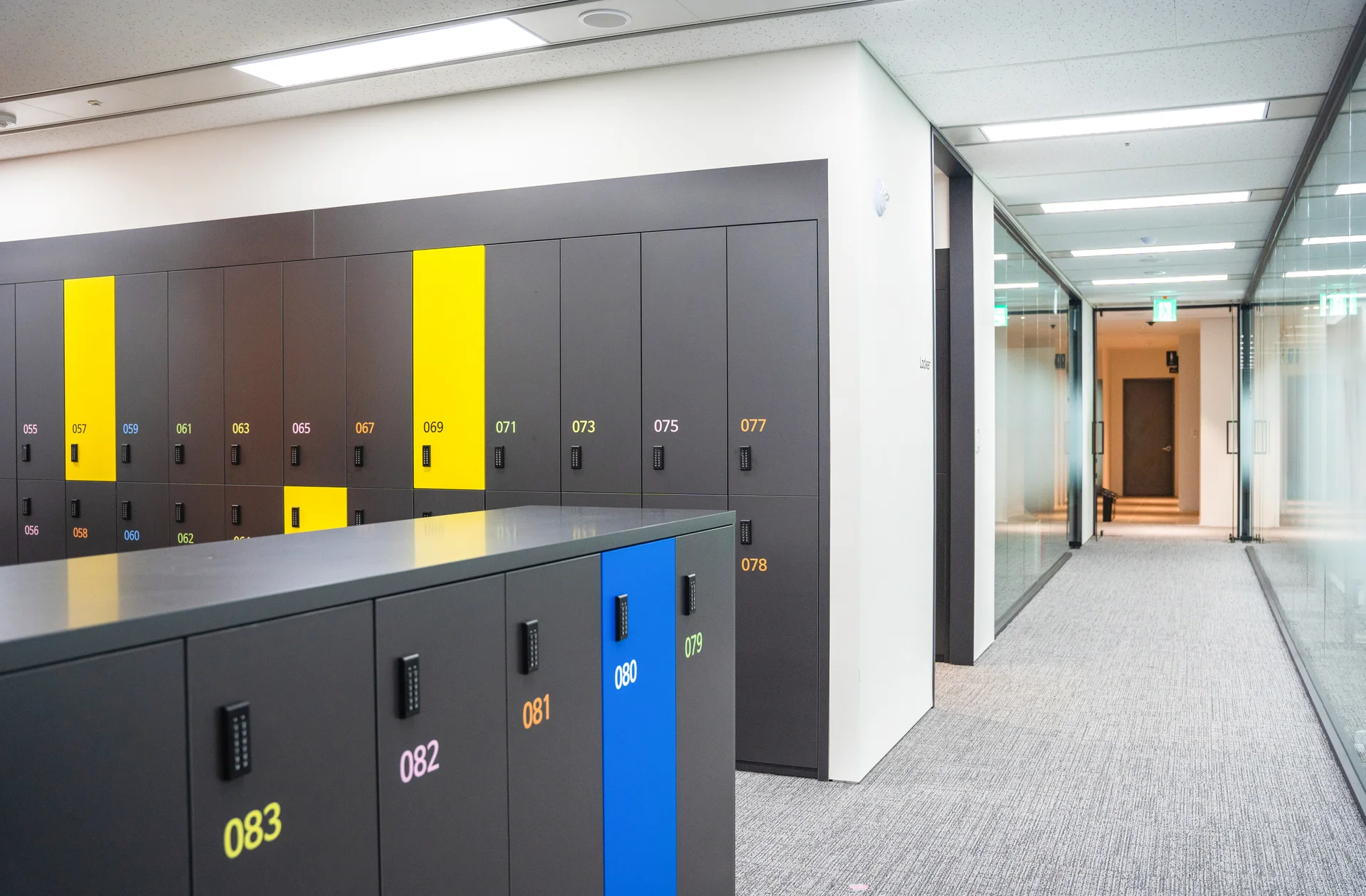 더블미 사무실 락커룸