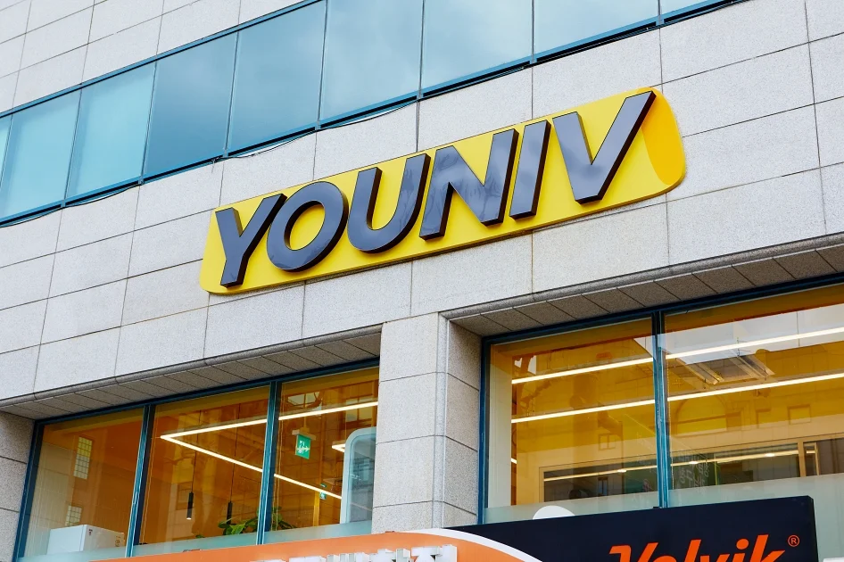 유니브 사옥 건물 외부 사이니지