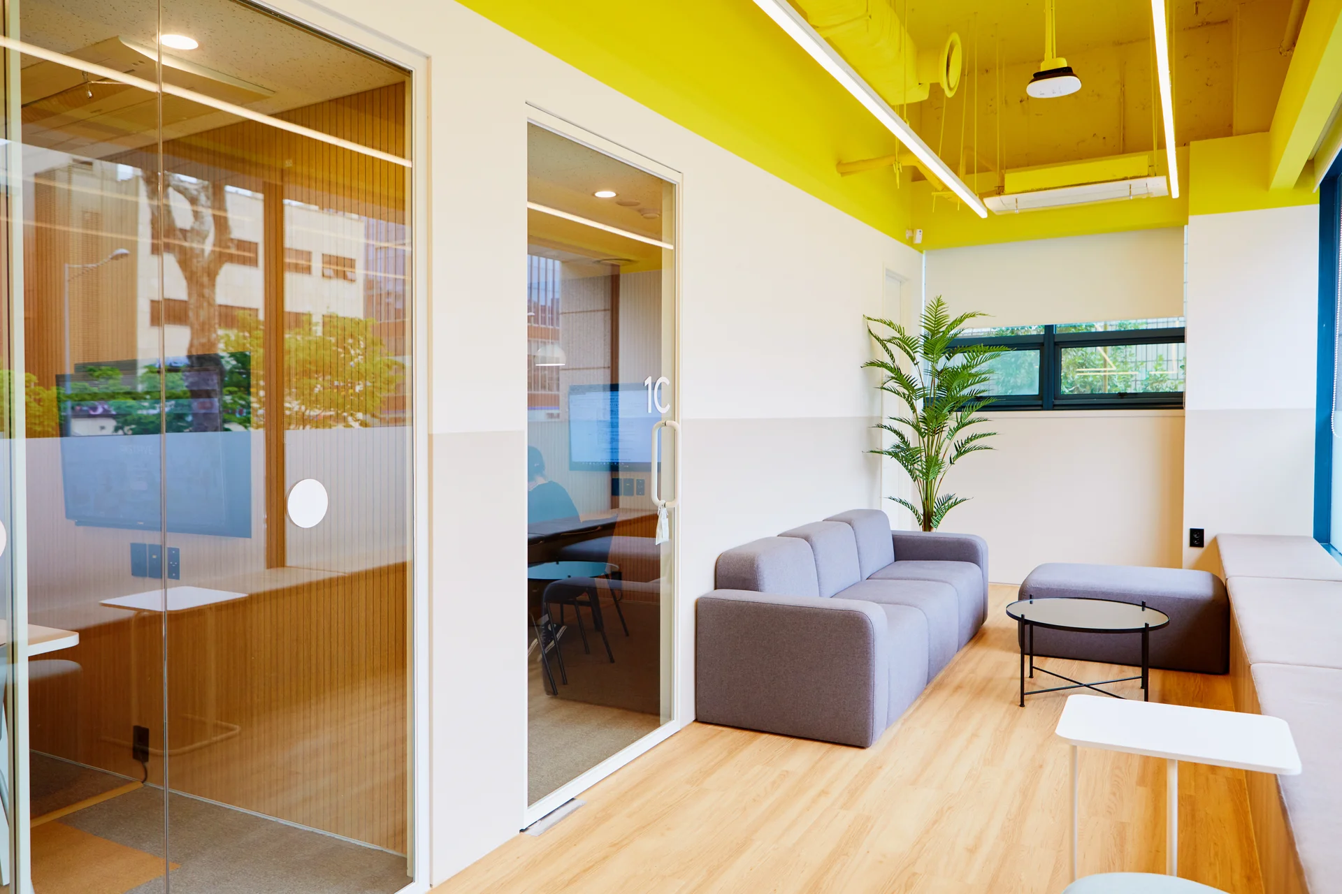 유니브 사옥 내 라운지