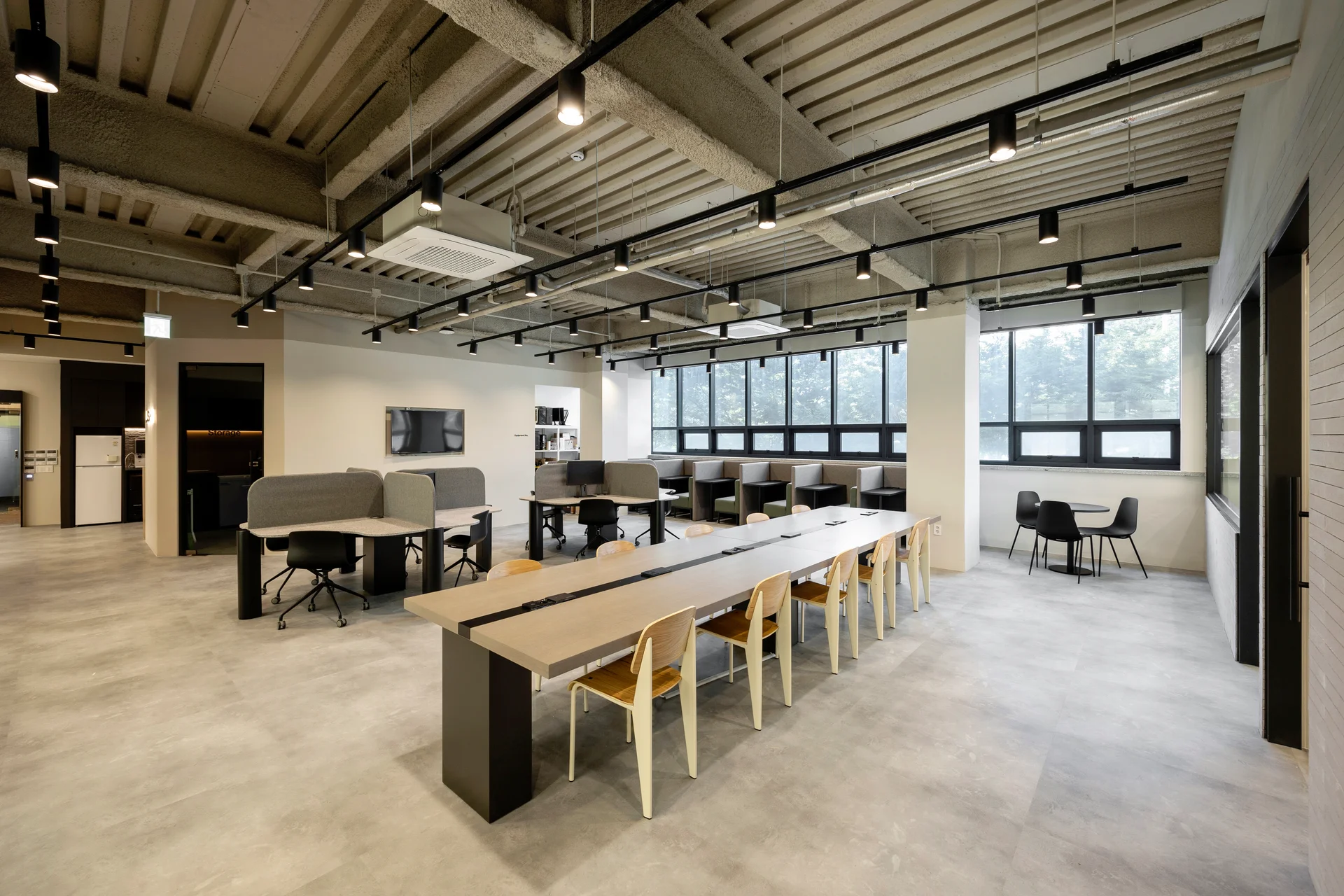 러쉬코리아 사무실 커뮤널 테이블, 3인 모듈 책상