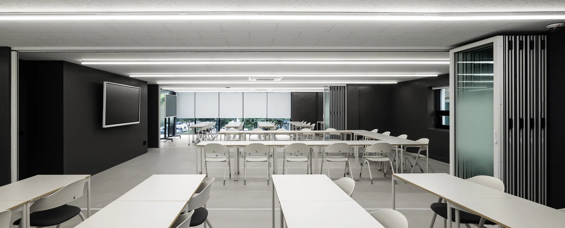 시그널리포트 강의실 폴딩도어 열린 모습