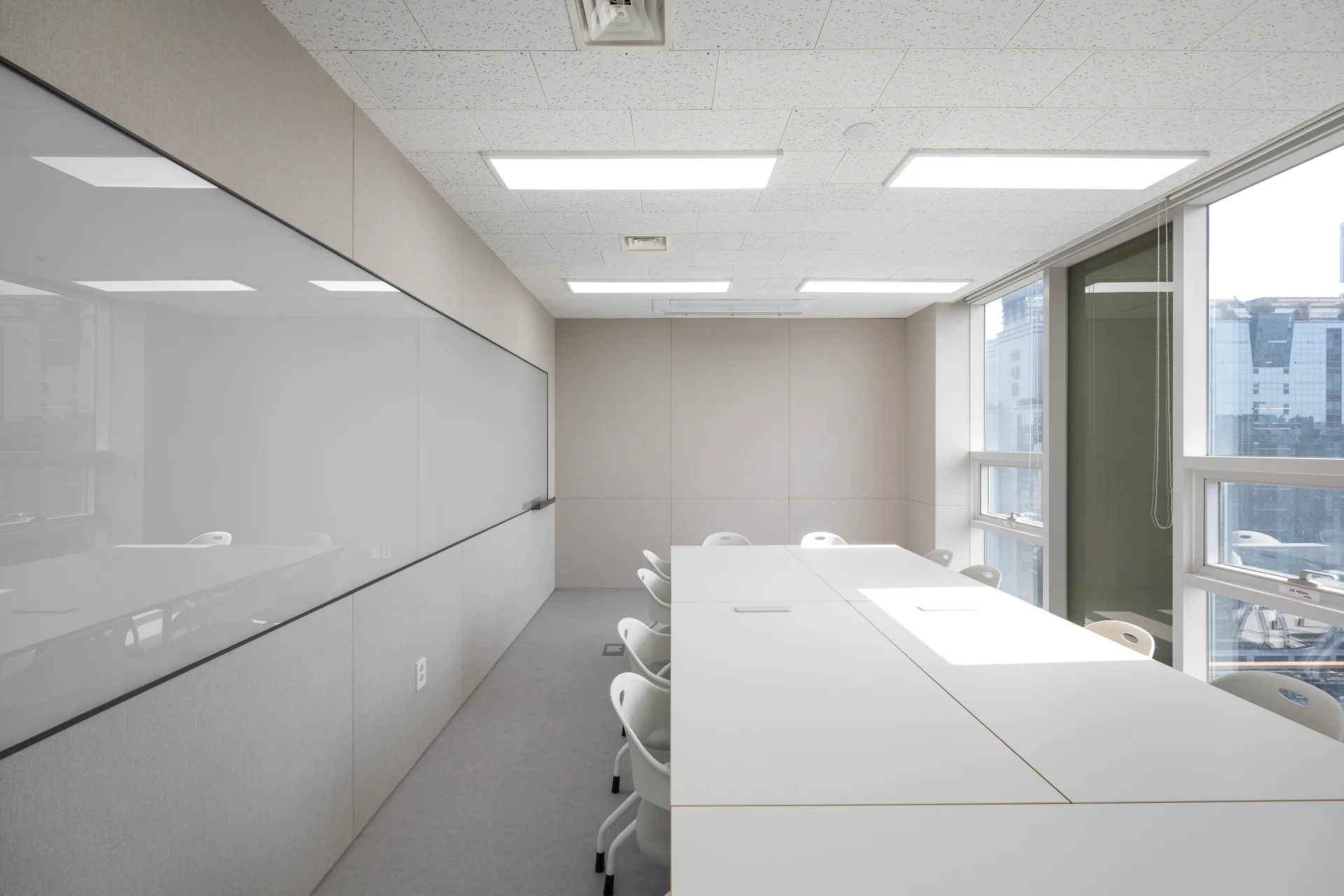 미리디 사무실 회의실 전경