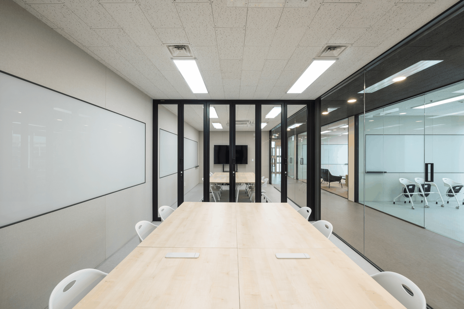 미리디 사무실 폴딩도어 적용한 사무실