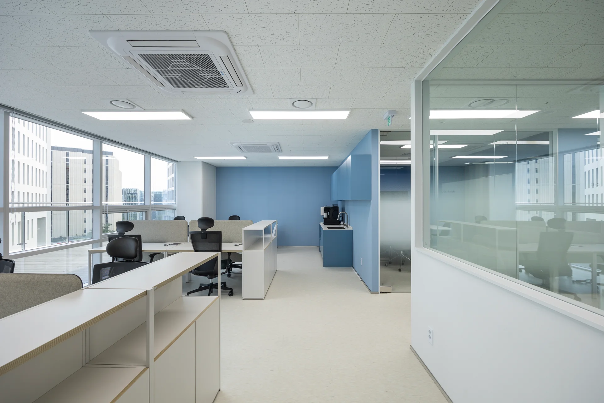 RDS 사무실 복도