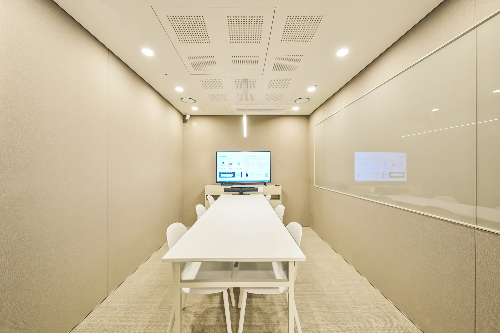 패스트파이브 서초2호점 창 없는 회의실 인테리어