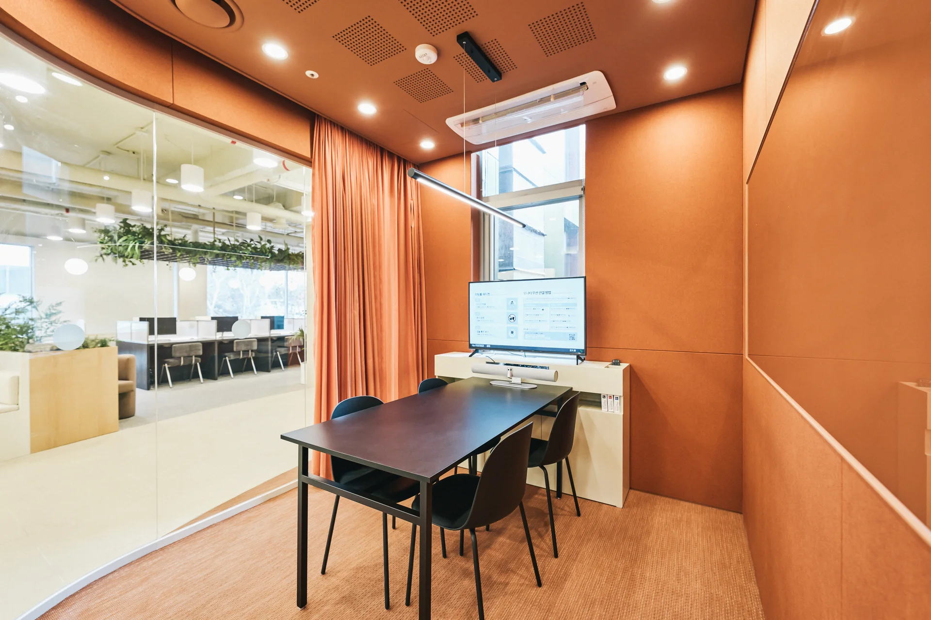 패스트파이브 한남점  4인 회의실 인테리어