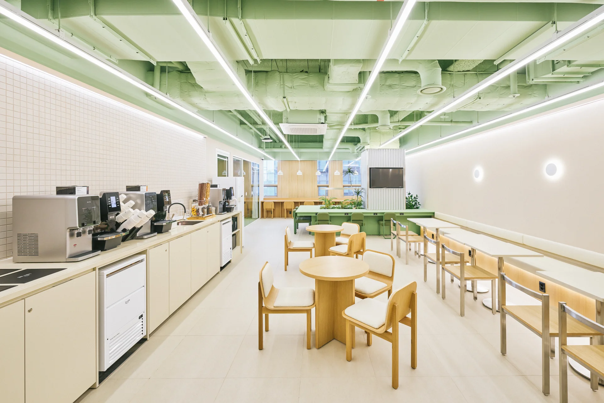 패스트파이브 서울역점 캔틴 전경