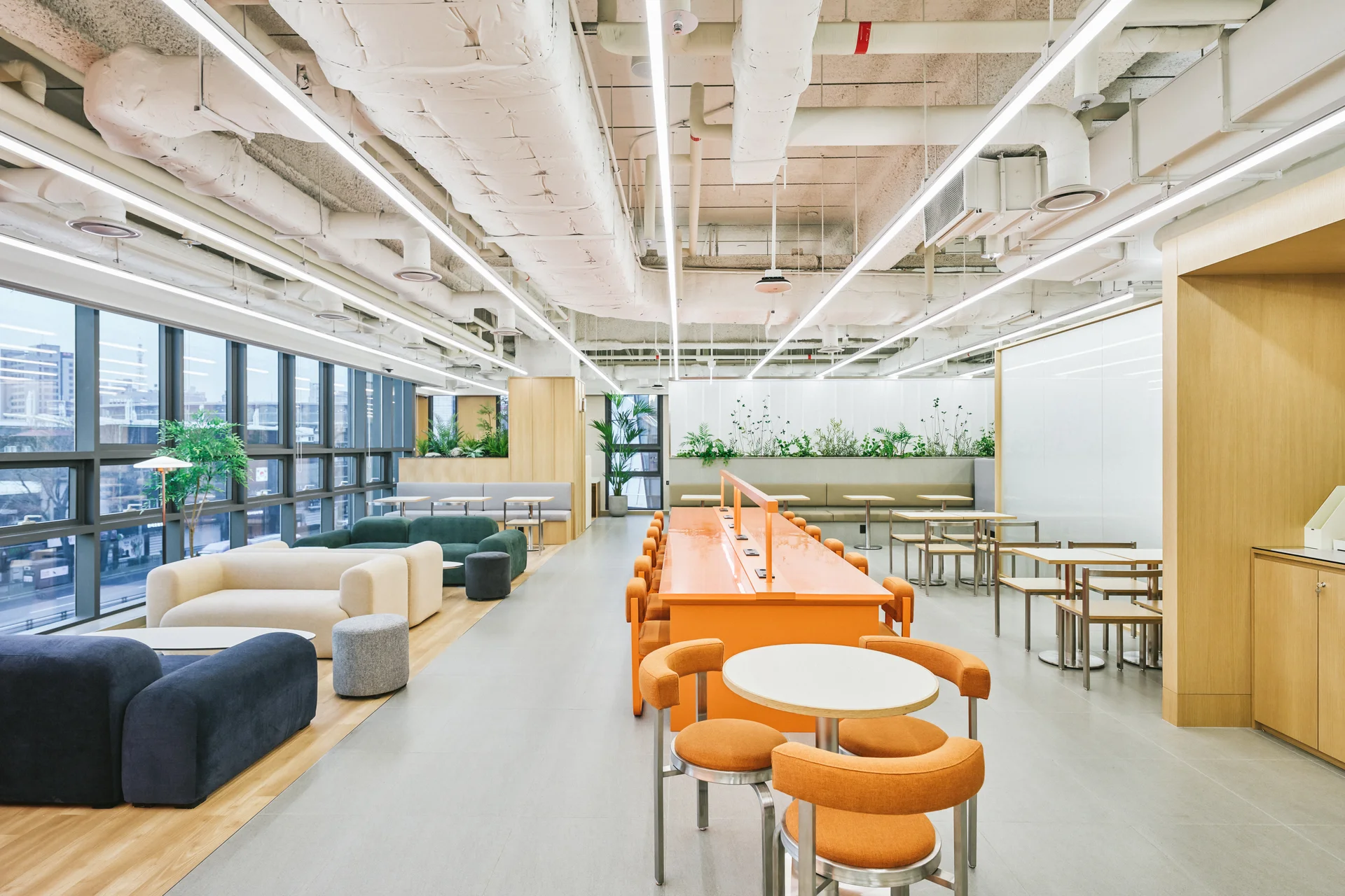 패스트파이브 서울역점 메인 라운지 전경