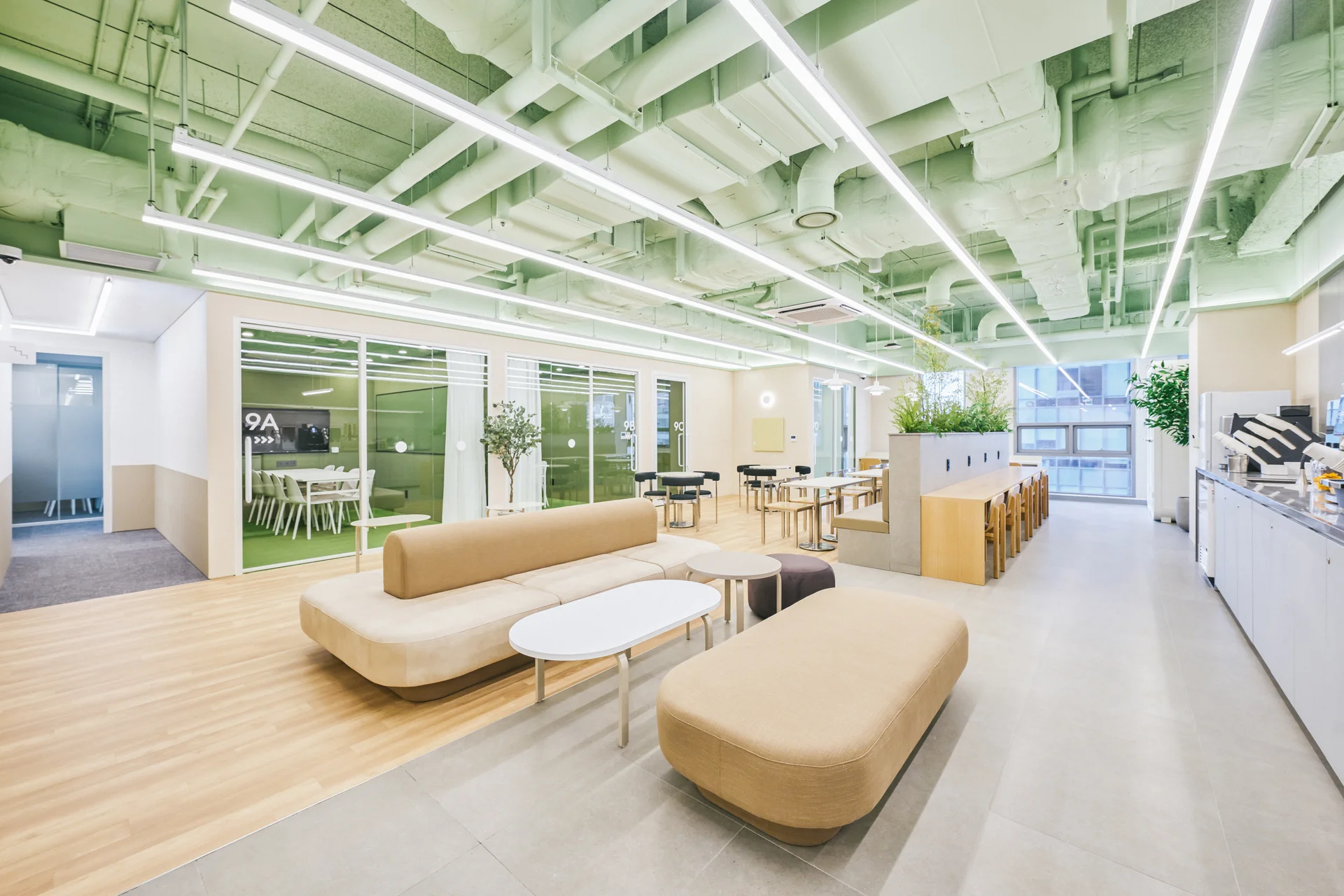 패스트파이브 서울역점 서브 라운지 전경