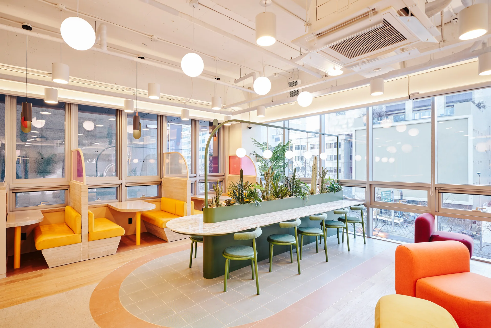 패스트파이브 신사점 포커스 부스, 테이블 인테리어