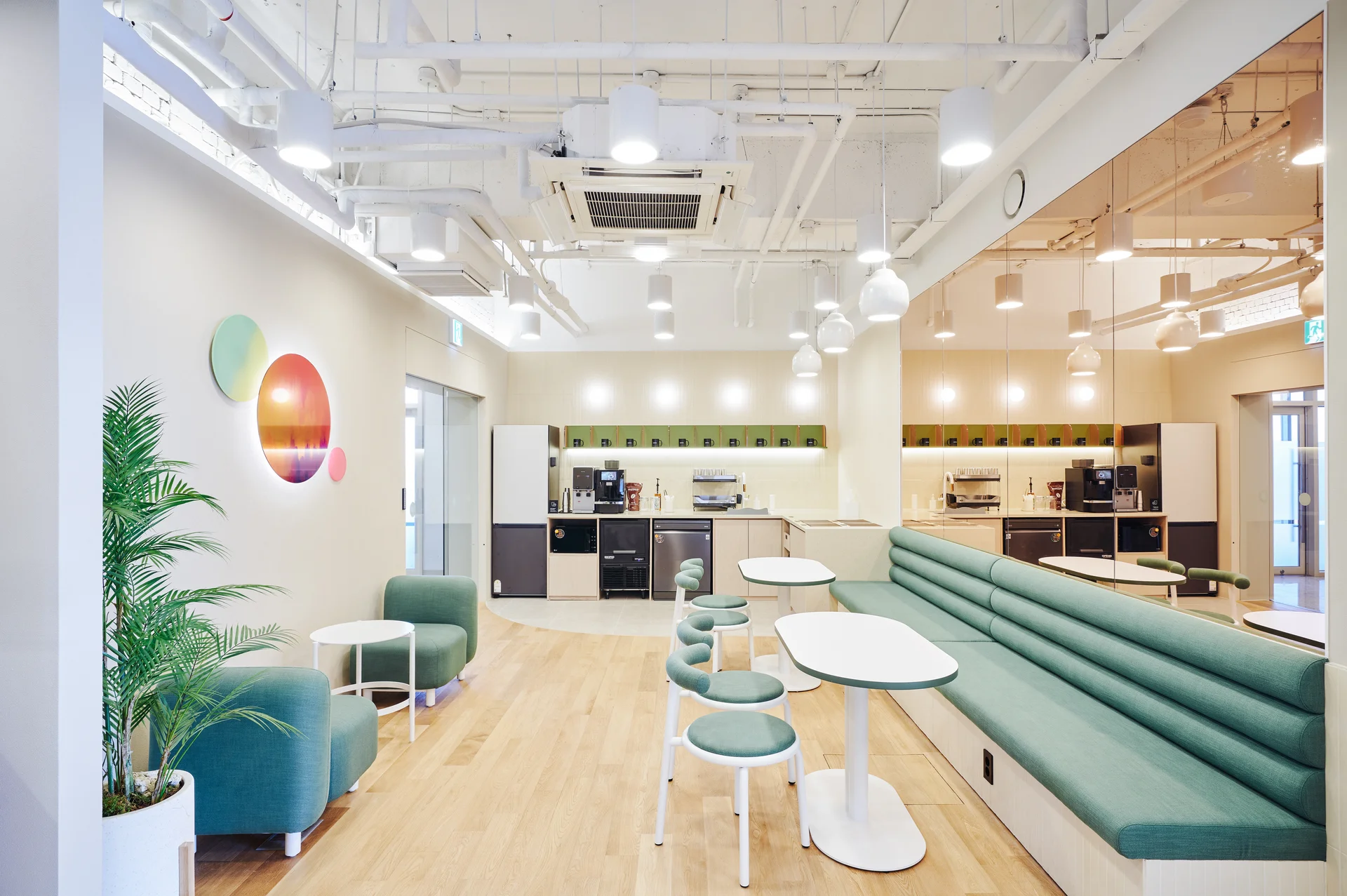 패스트파이브 신사점 서브 라운지 캔틴 인테리어