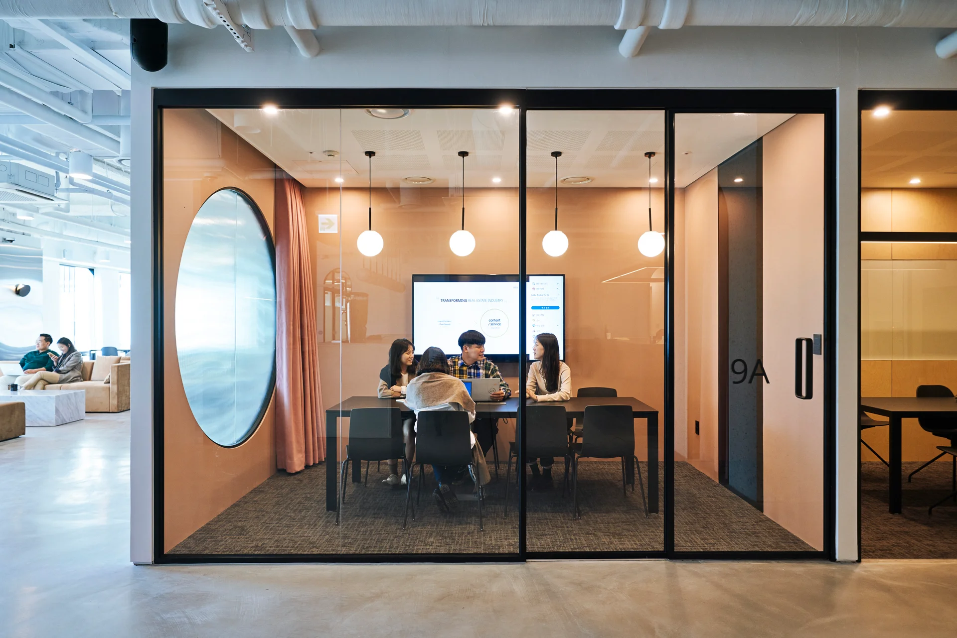 패스트파이브 을지로점 회의실 유리 부스 인테리어