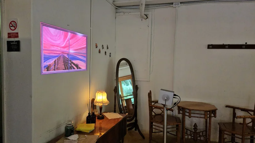 5to7 카페에 설치된 페이크 윈도우와 lg시네빔
