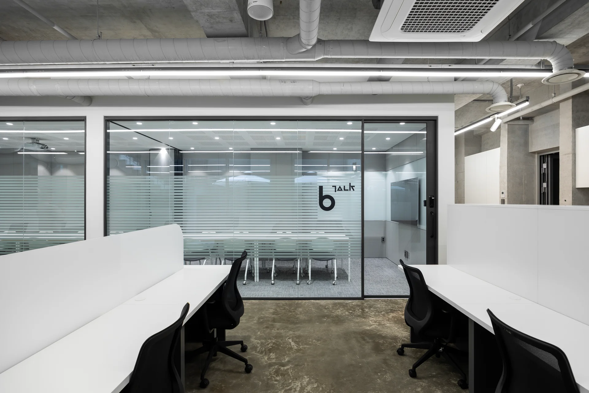 엘루오씨앤씨 지하 공유오피스 인테리어