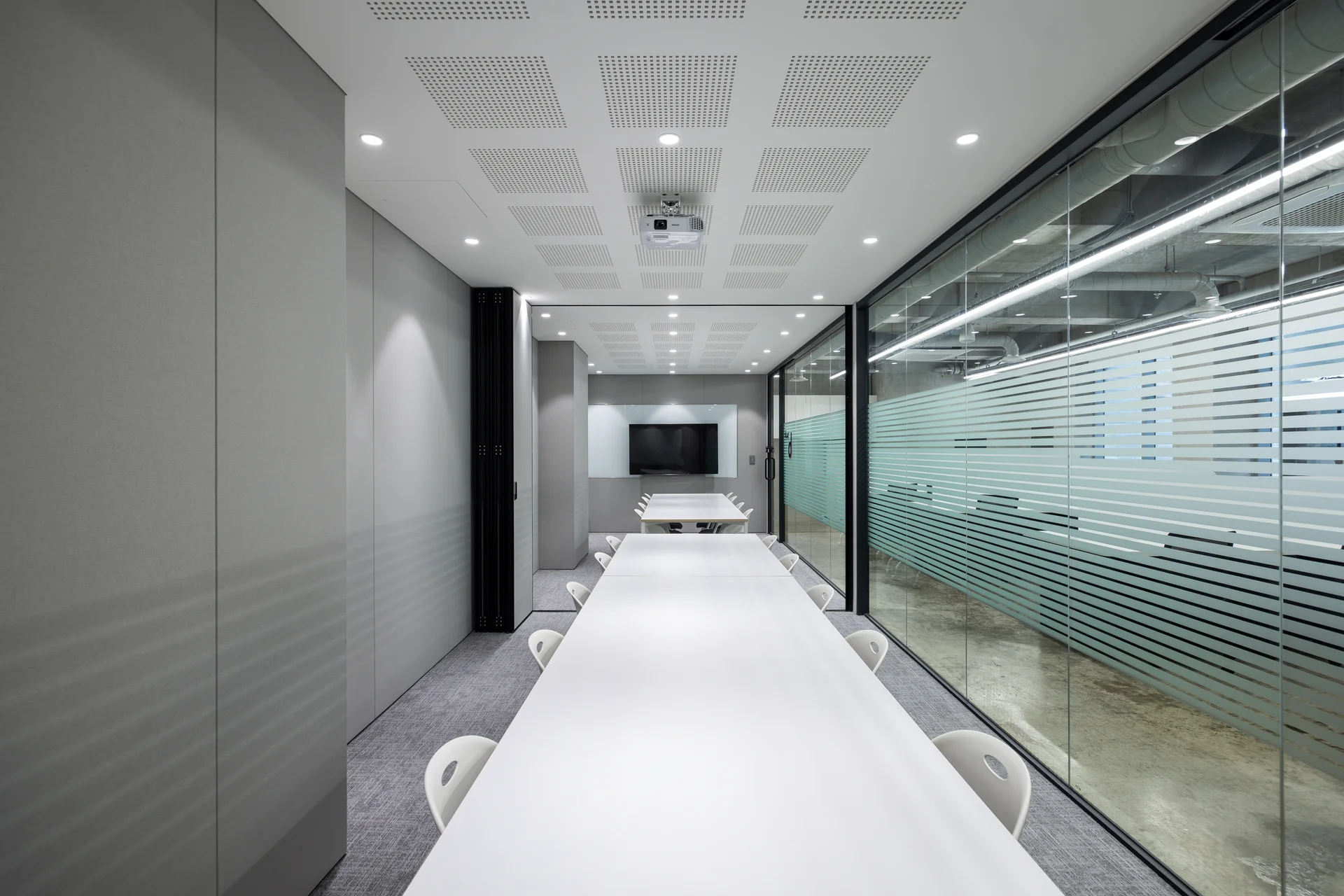 엘루오씨앤씨 사옥 공유회의실 인테리어