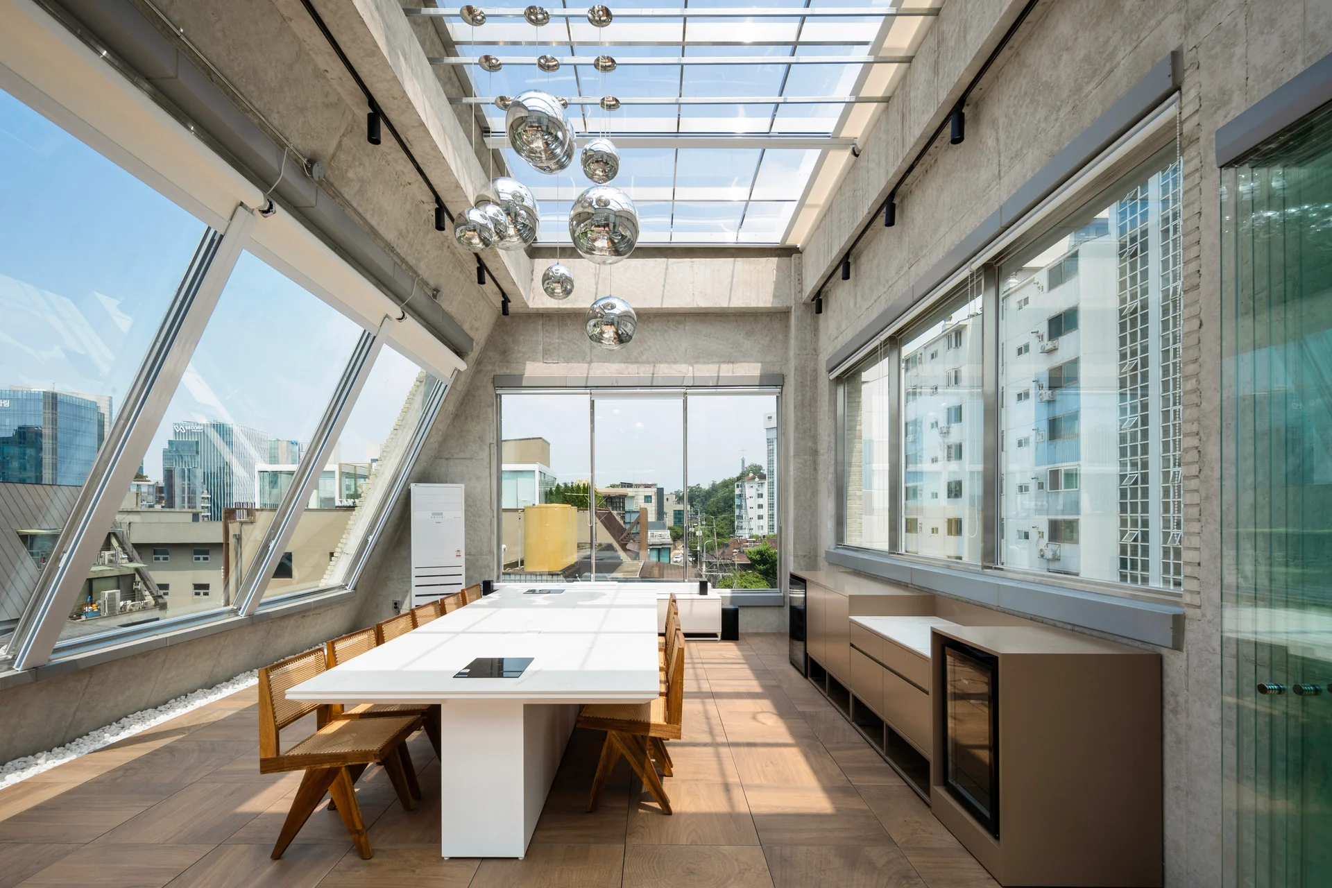 엘루오씨앤씨 사옥 루프탑 건물 인테리어