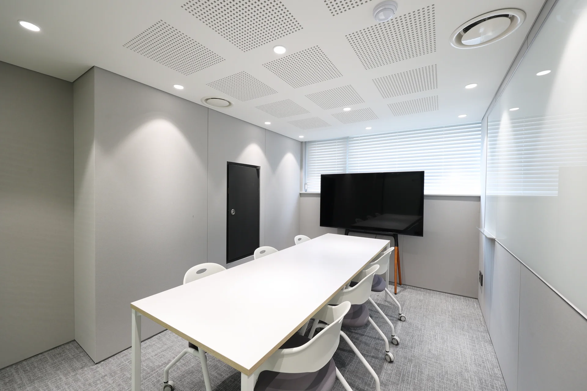 엘루오씨앤씨 사옥 회의실 전경