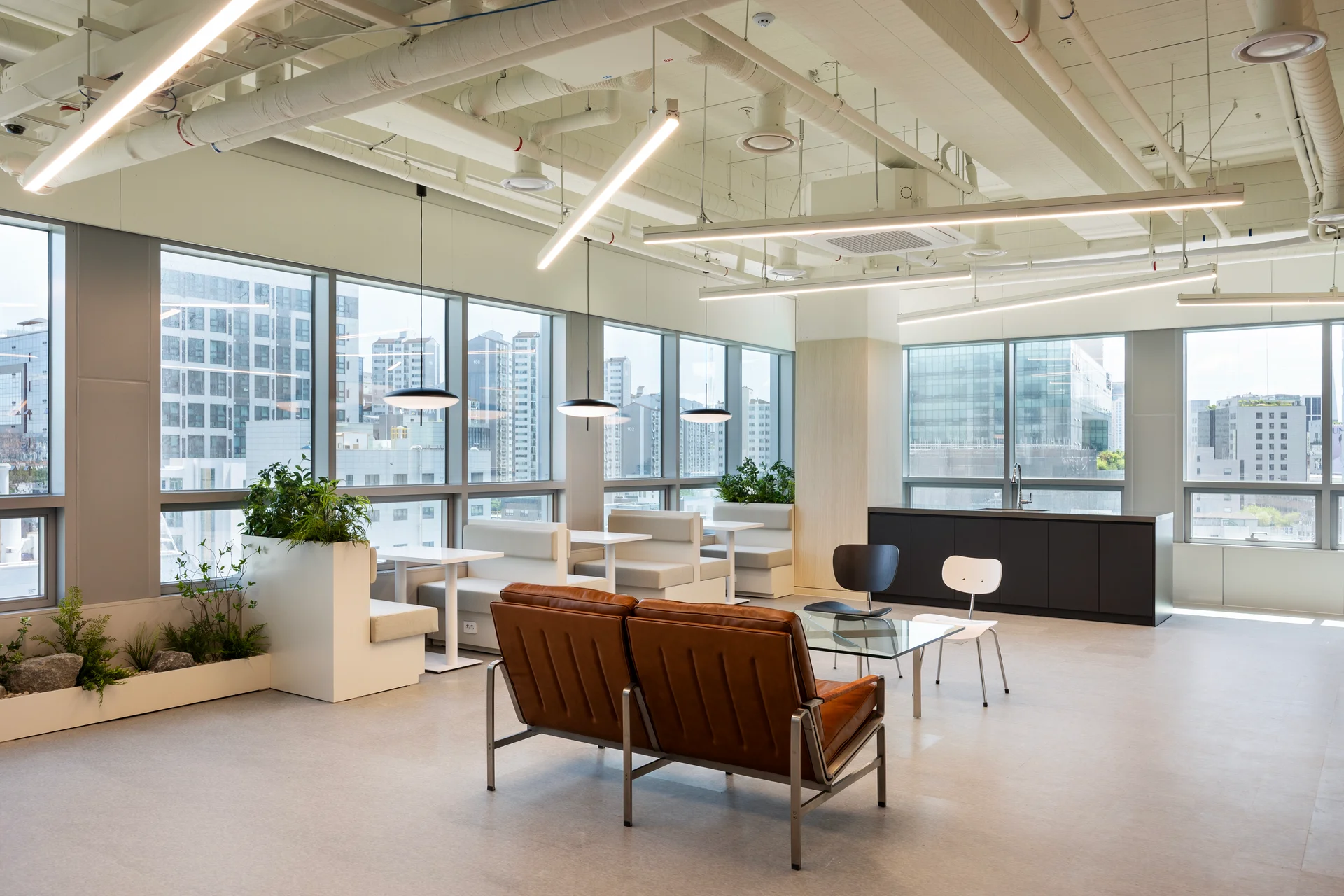 엑스와이지 사무실 라운지 인테리어