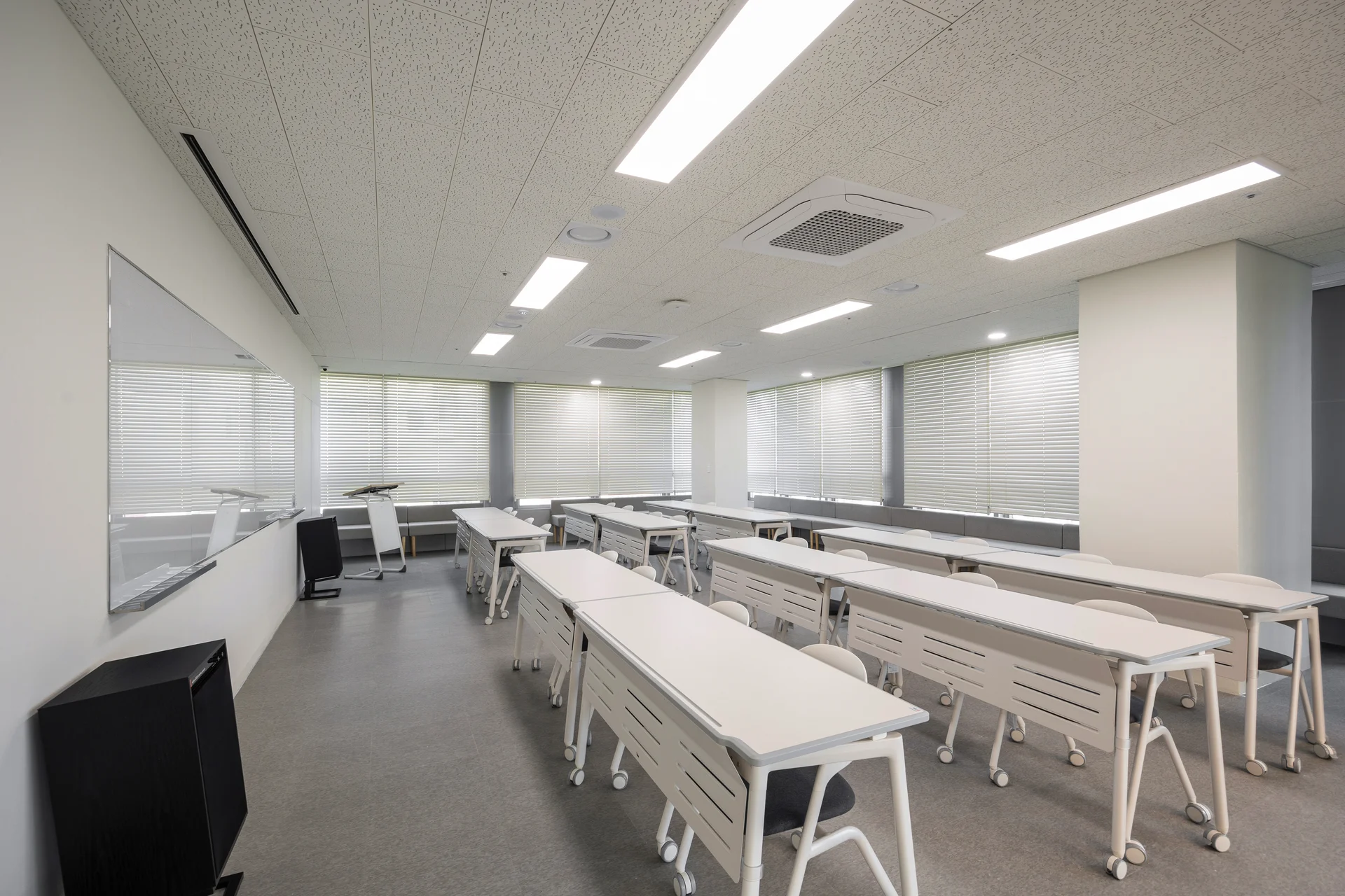 엑스와이지 사무실 교육장 인테리어