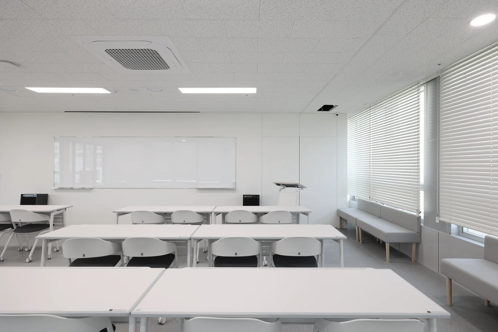 엑스와이지 사무실 교육장 벽장 시공