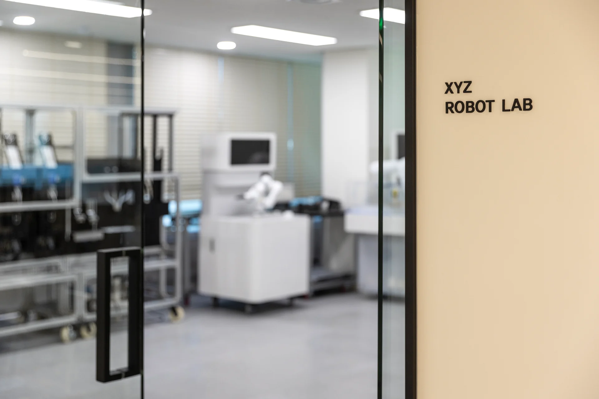 엑스와이지 사무실 로봇 연구실 입구
