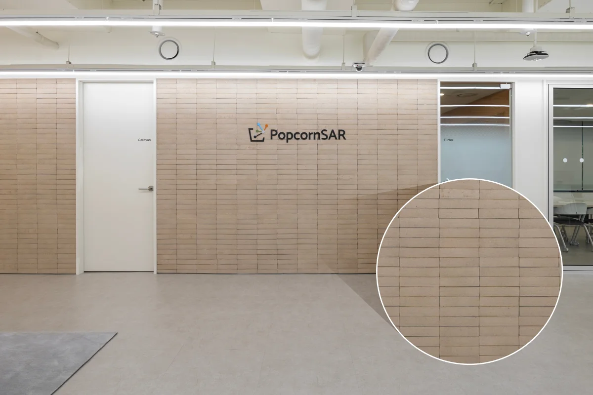 팝콘사 라운지 벽돌 마감재