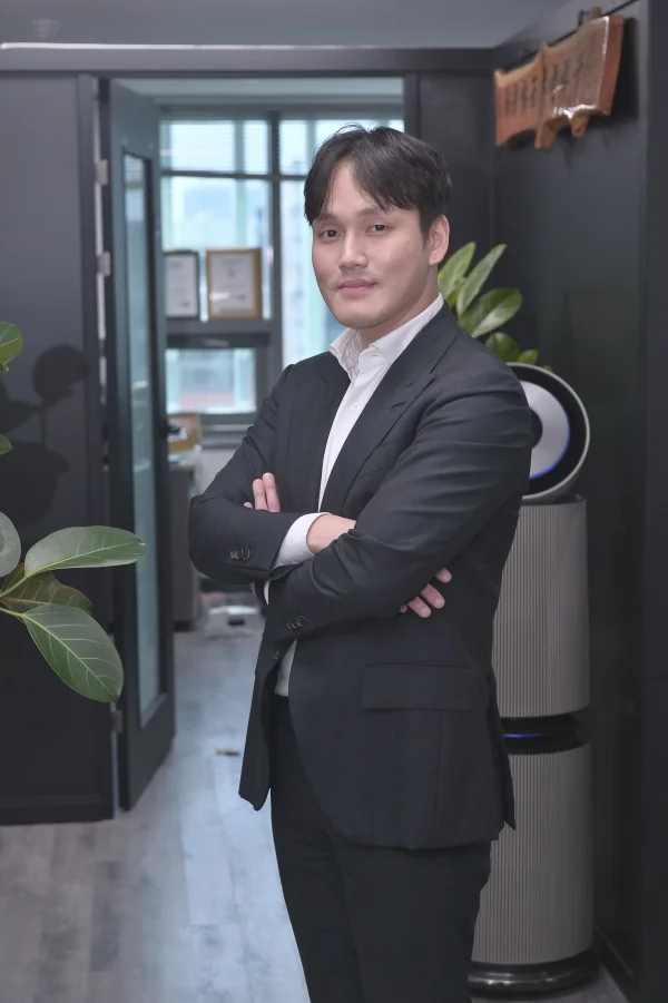 (주)한솔데코 황순영 대표 (출처 : 시사매거진)