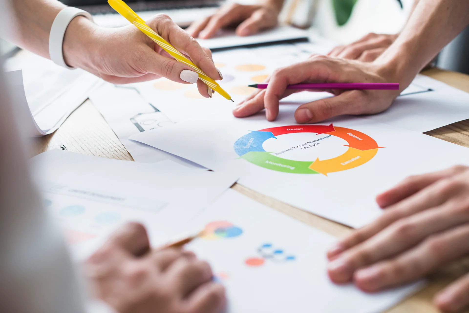 B2B 마케팅, 산업박람회, B2B 영업 전략, 박람회 부스, 산업전시회