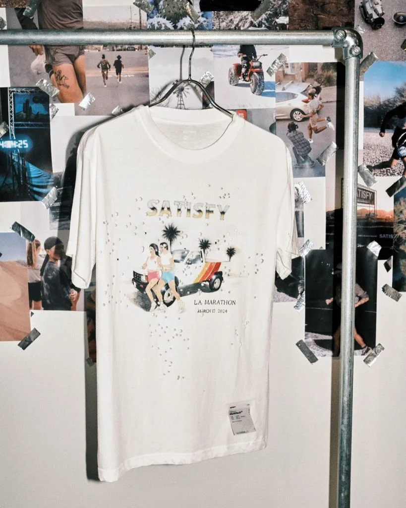 러닝 브랜드 새티스파이의 대표 상품인 구멍이 송송 뚫린 러닝복