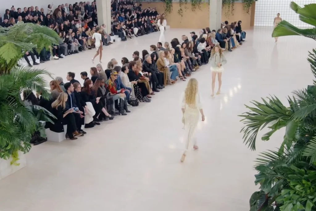 끌로에 2025 S/S 패션쇼 인테리어