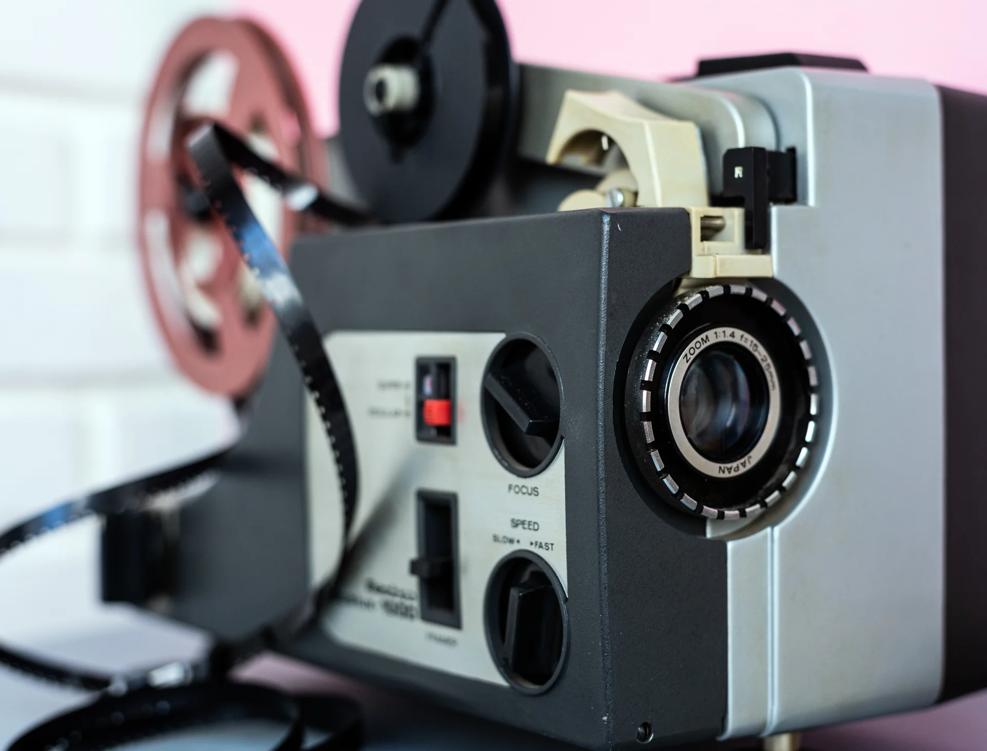 OTT 플랫폼, 넷플릭스 광고 요금제, 미디어 산업, 스포츠 중계권, 오리지널 콘텐츠