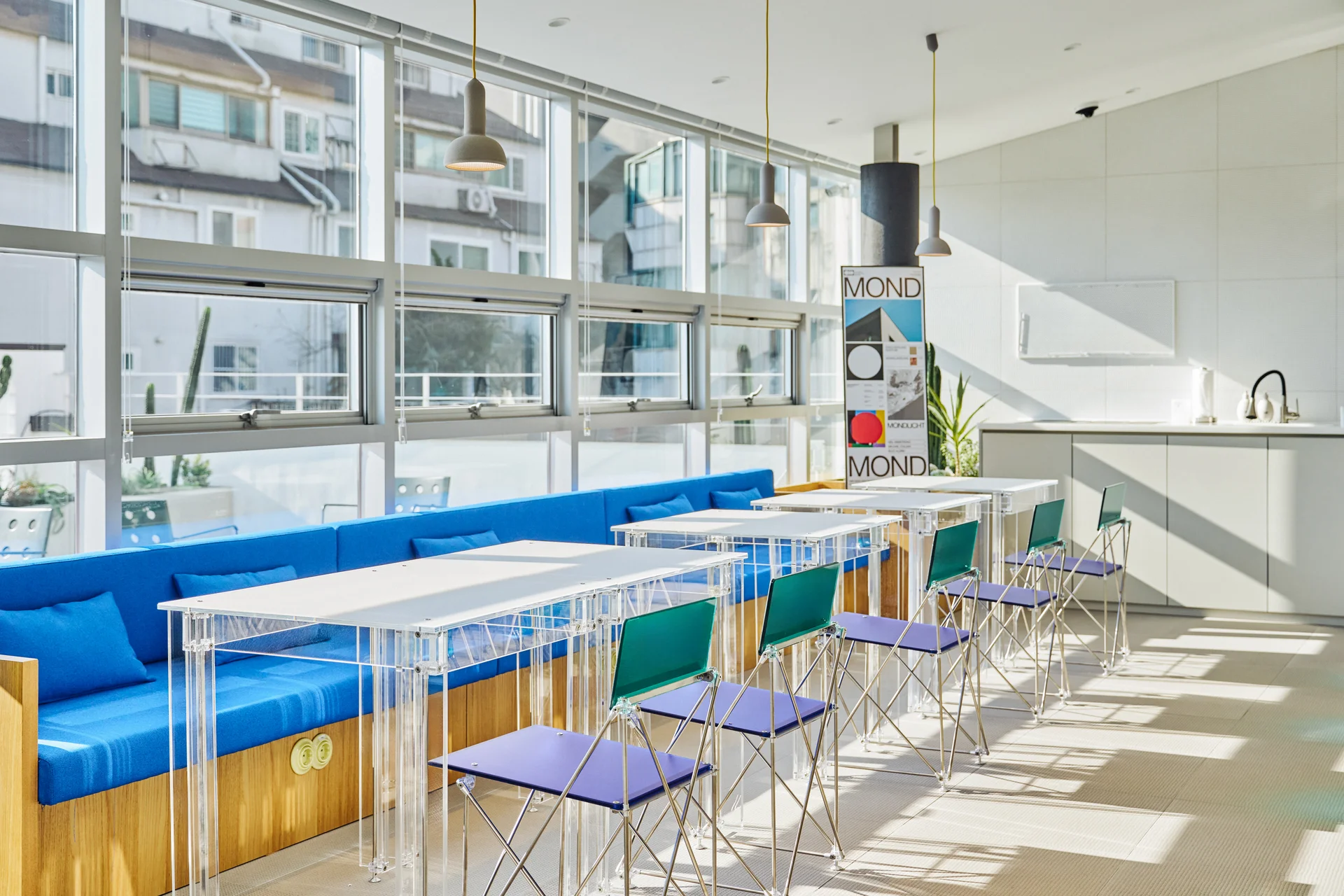 사무실 라운지 인테리어 아크릴 가구