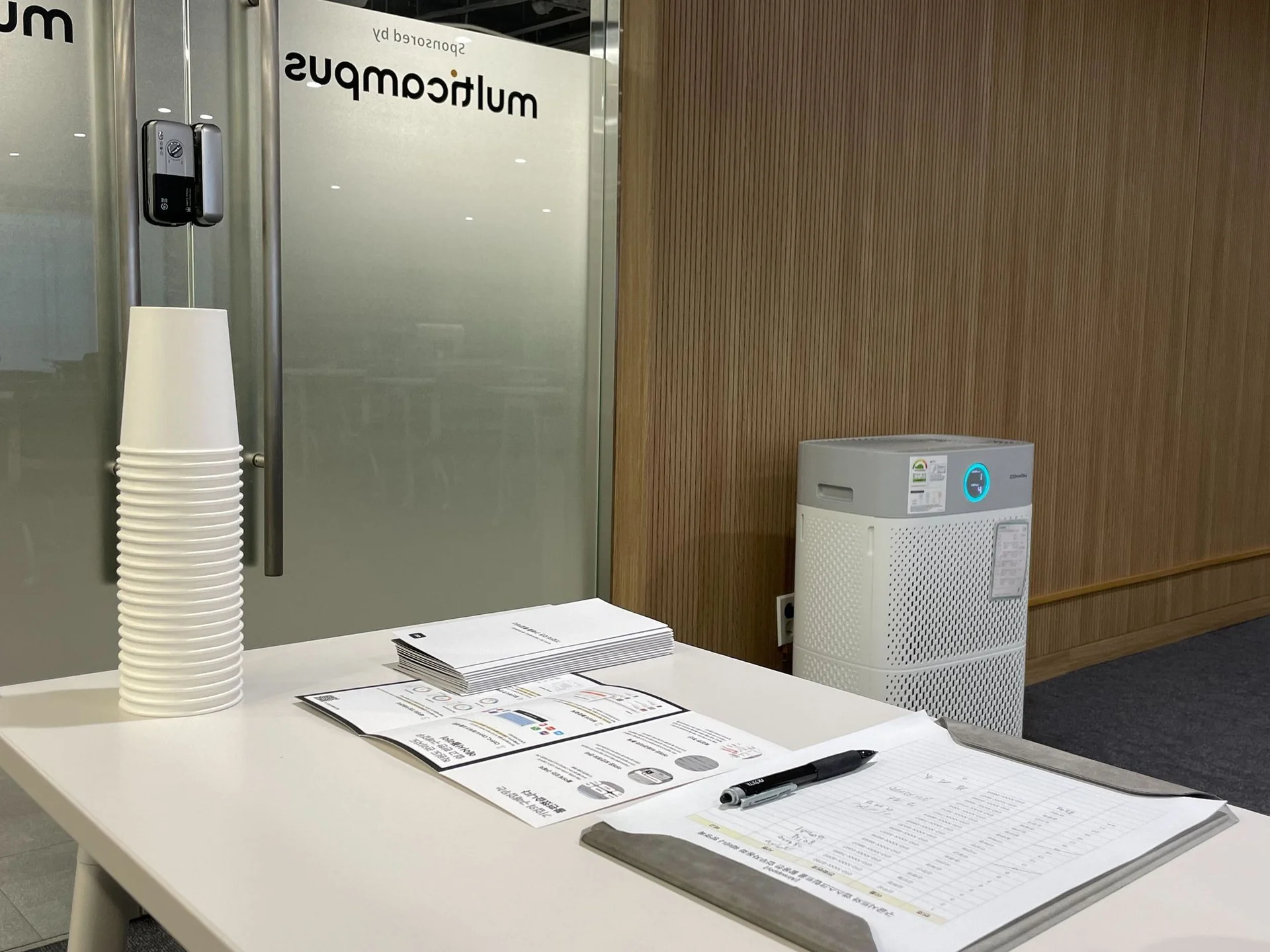 onsite_photo_guestbook_on_the_desk