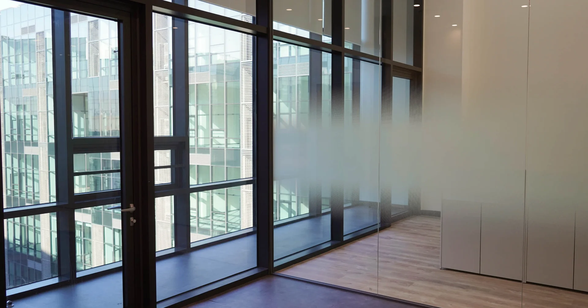 하우엔지니어링 사무실 베란다