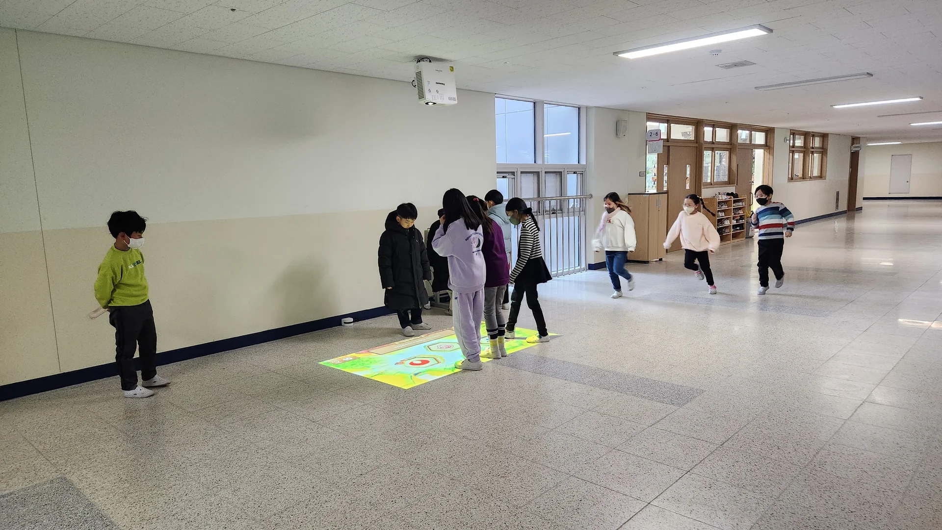 인천 한별 초등학교의 복도 인터랙티브존